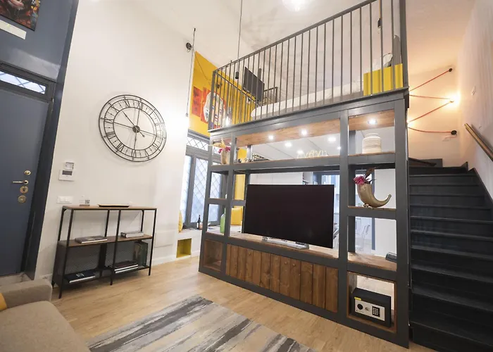Design And Colorful Loft Near Villa Pamphili