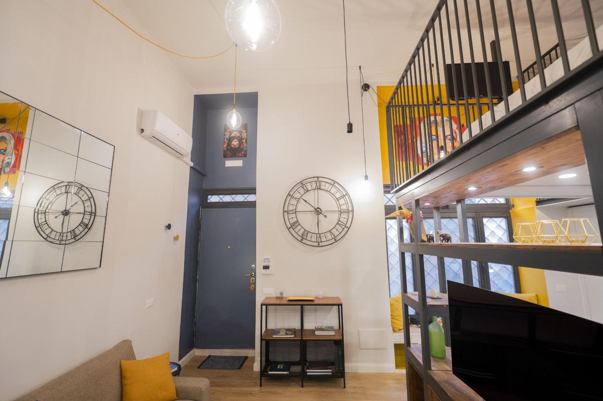 Design And Colorful Loft Near Pamphili