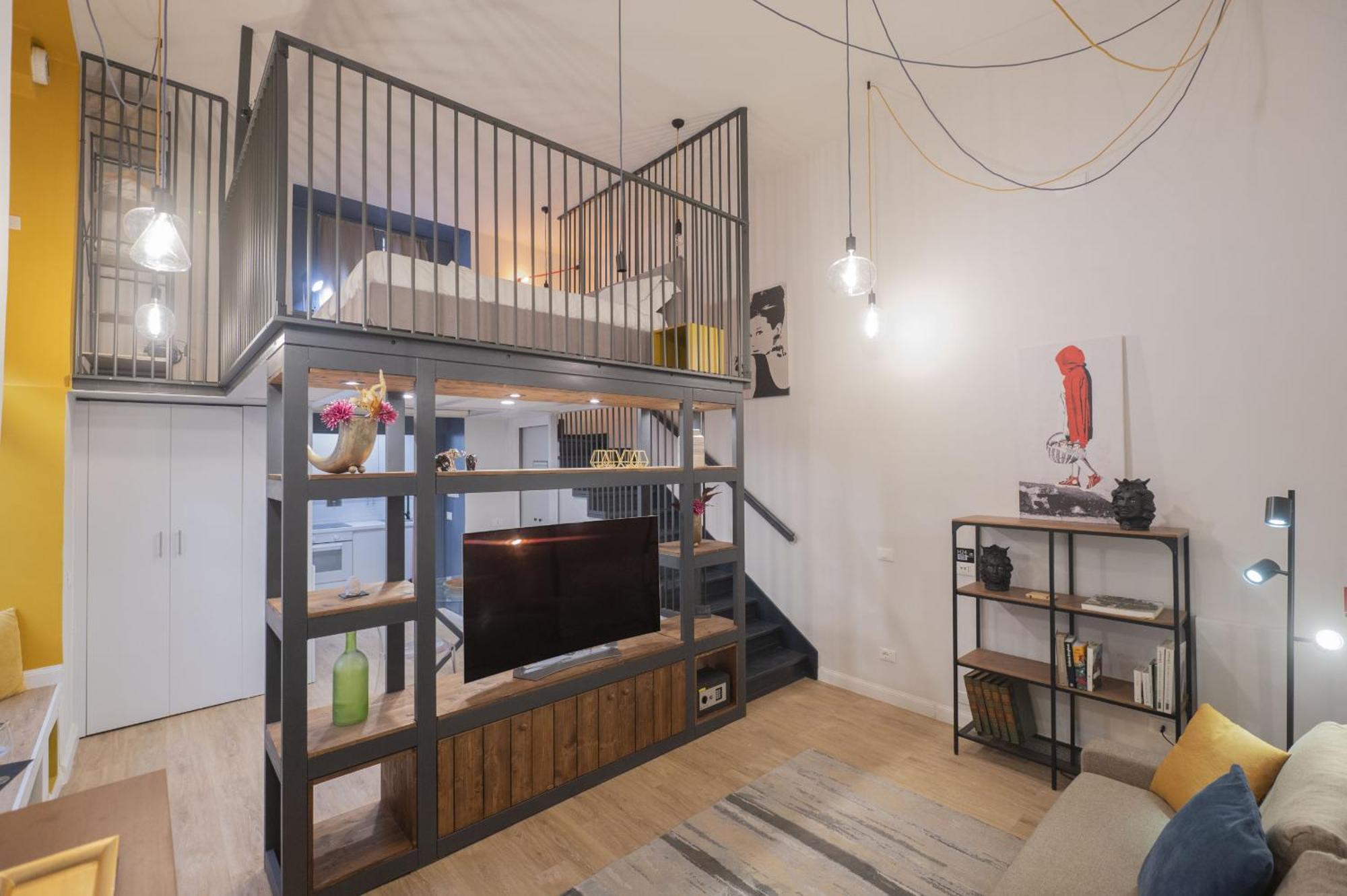Design And Colorful Loft Near Pamphili