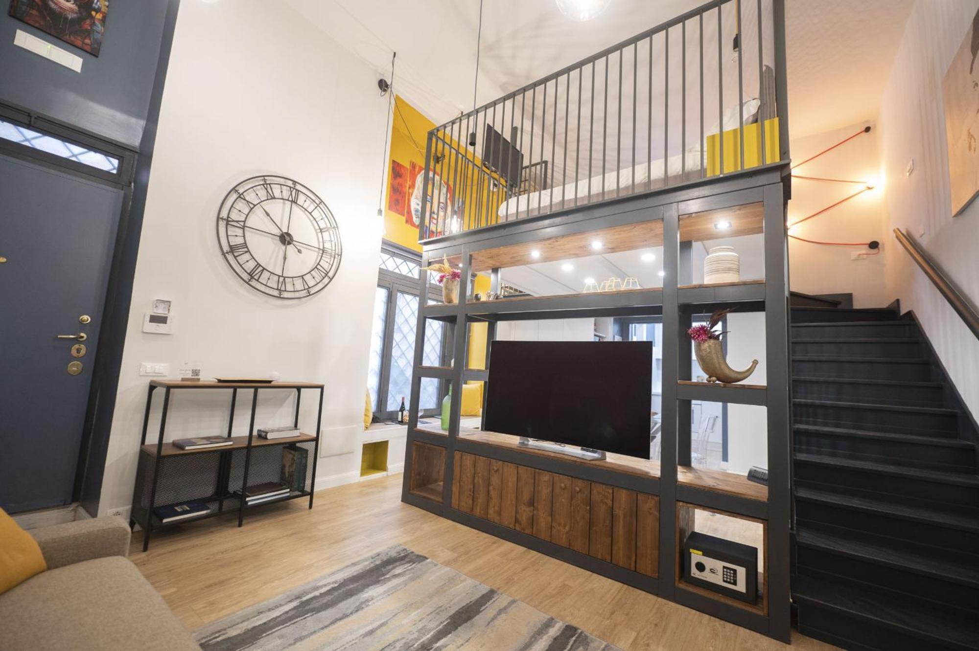 Apartment Design And Colorful Loft Near Pamphili *